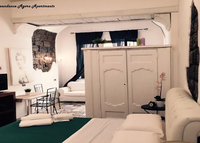 아고라 아파트먼트 *